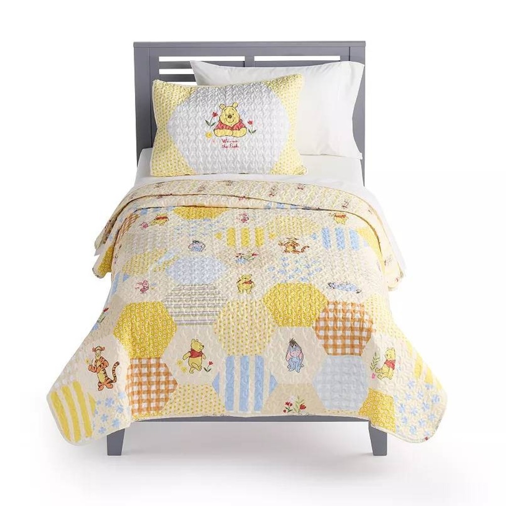2-Piece Disney Winnie The Pooh Reversible Twin Size‎ Quilt Set